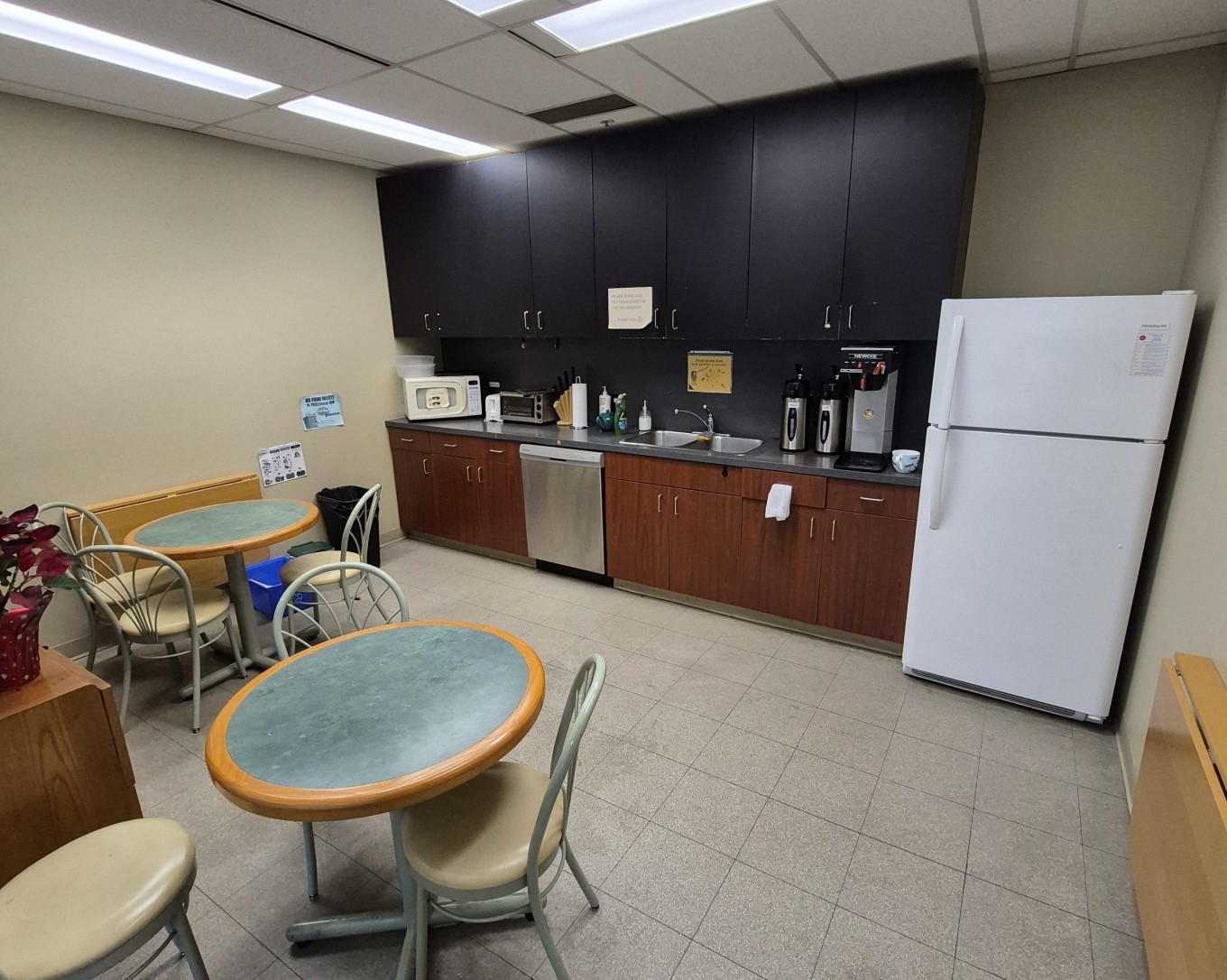 Top floor with four corner roof decks